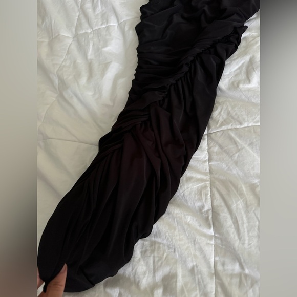 NWT Misguided Black One Shoulder Slinky Ruched Mini Dress Size: US 0 - Picture 7 of 10